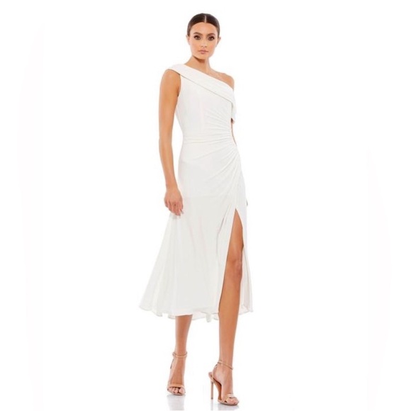 NWT gorgeous and very flattering Mac Duggal dress - Ieena model - Picture 2 of 4